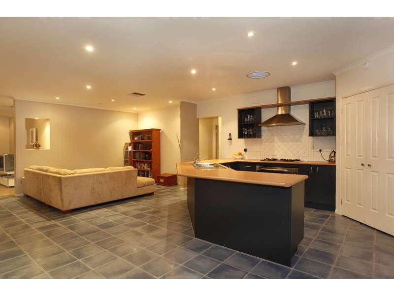 11 View Park Circuit, Narre Warren South VIC 3805