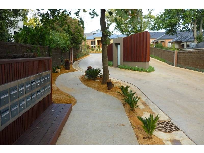 11-48 Langmore Lane, Berwick VIC 3806