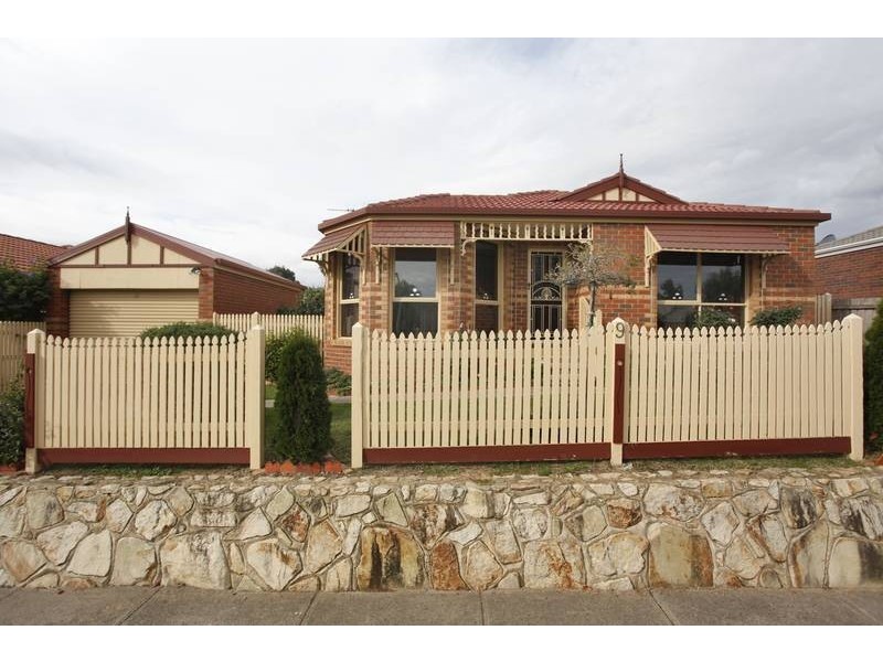 9 Tally Court, Berwick VIC 3806