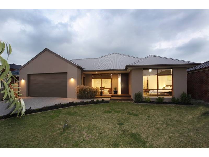 6 Lowanna Street, Berwick VIC 3806