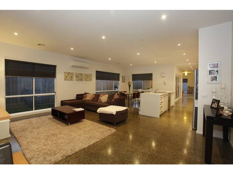 6 Lowanna Street, Berwick VIC 3806