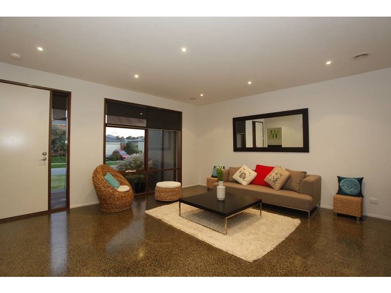 6 Lowanna Street, Berwick VIC 3806