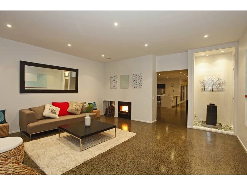 6 Lowanna Street, Berwick VIC 3806