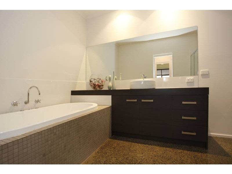 6 Lowanna Street, Berwick VIC 3806