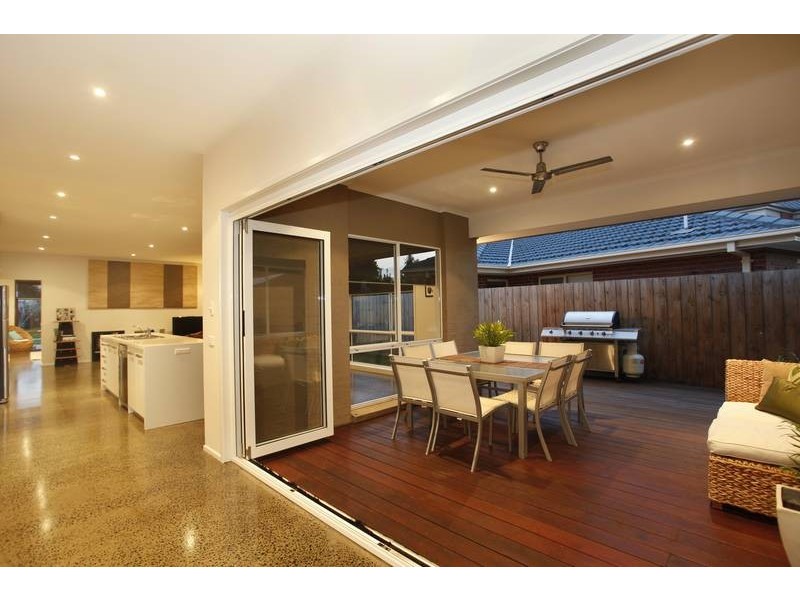 6 Lowanna Street, Berwick VIC 3806