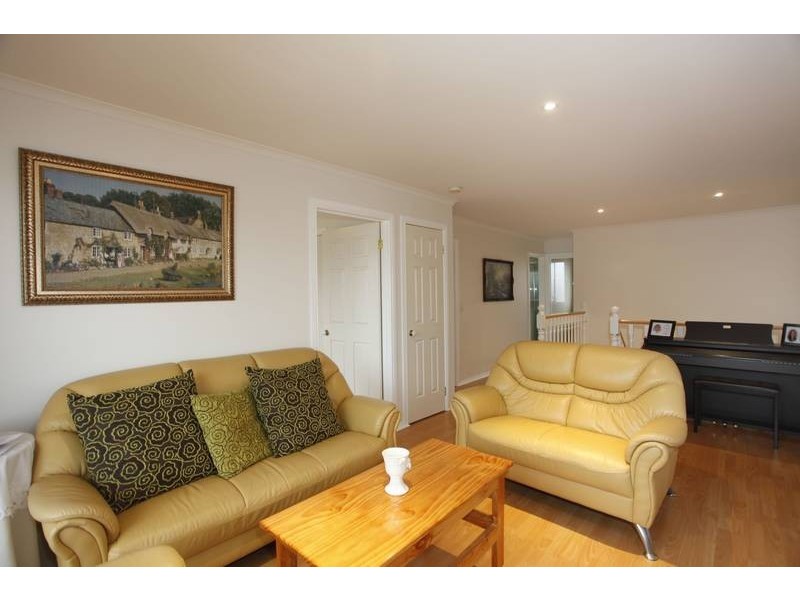 9 Arrino Crescent, Hallam VIC 3803