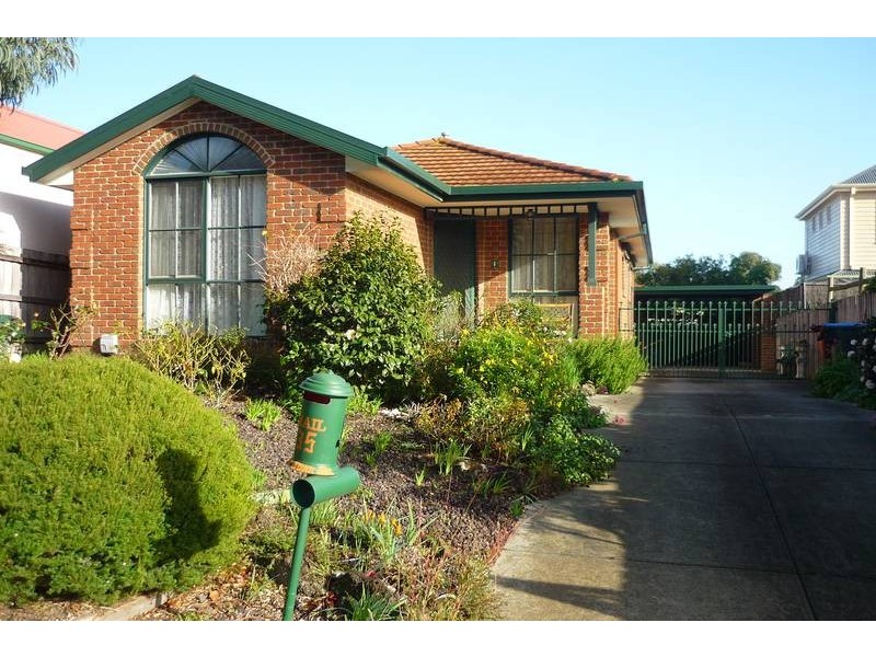35 Valley View Crescent, Berwick VIC 3806