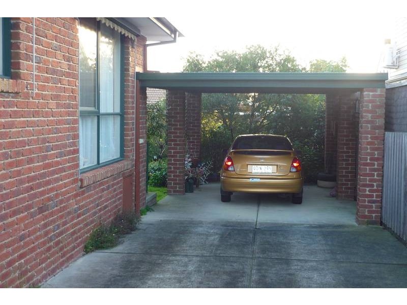 35 Valley View Crescent, Berwick VIC 3806