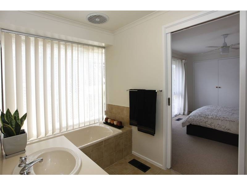 35 Bosco Close, Narre Warren VIC 3805