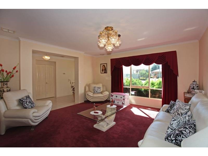 22 Allardice Parade, Berwick VIC 3806