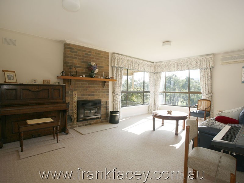 24 Larmour Road, Pakenham VIC 3810