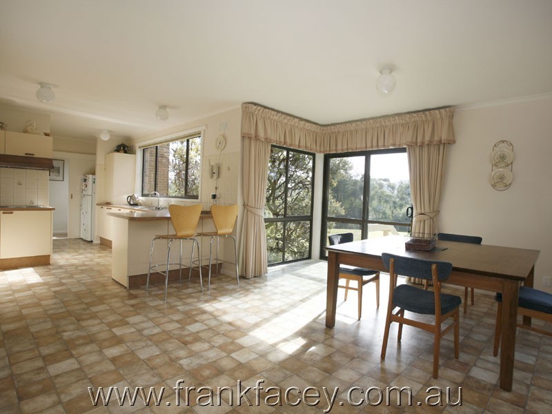 24 Larmour Road, Pakenham VIC 3810