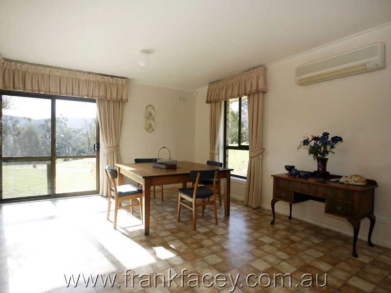 24 Larmour Road, Pakenham VIC 3810