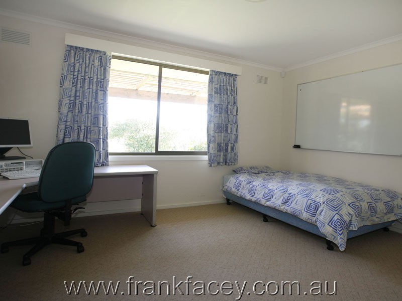 24 Larmour Road, Pakenham VIC 3810