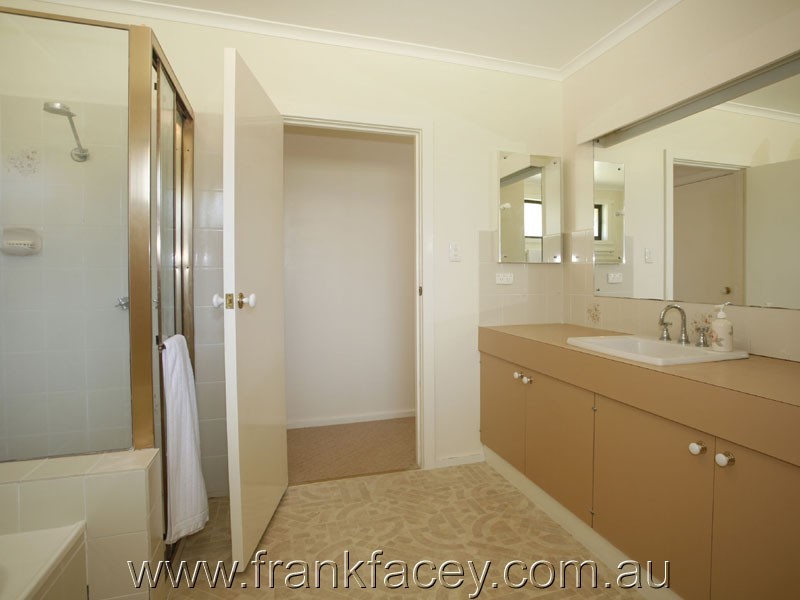 24 Larmour Road, Pakenham VIC 3810