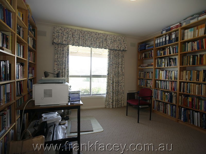 24 Larmour Road, Pakenham VIC 3810