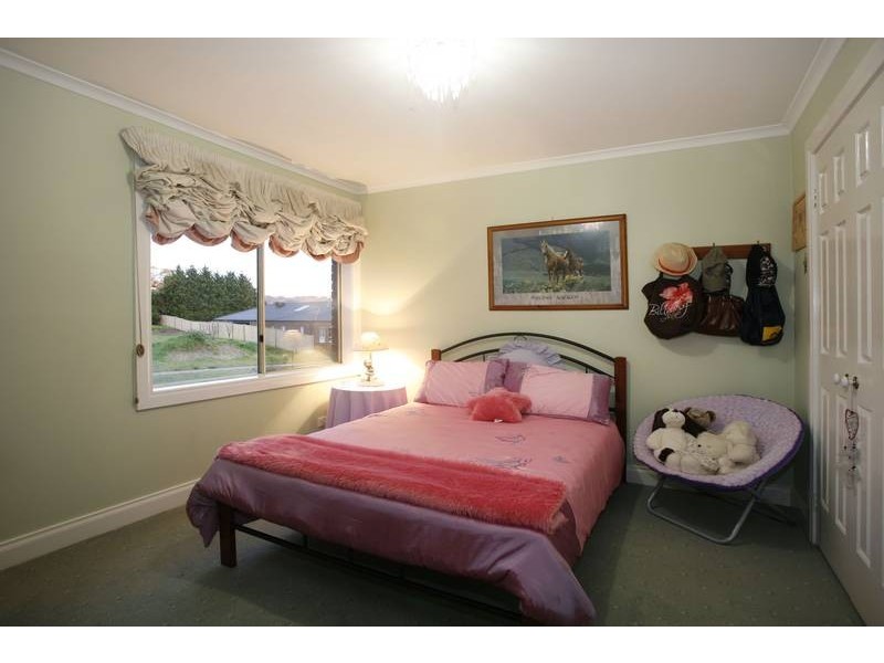 5 Garden View Court, Narre Warren North VIC 3804