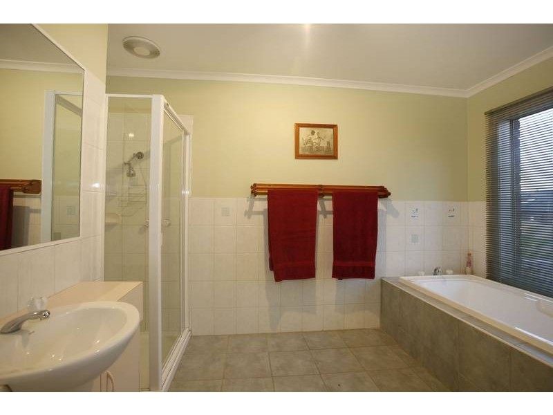 5 Garden View Court, Narre Warren North VIC 3804