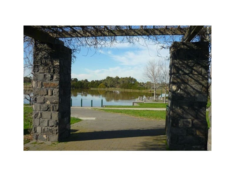 Lot 186, 77 Berwick Springs Promenade, Narre Warren South VIC 3805