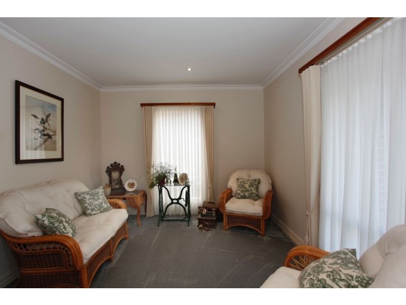 66 Montbrae Circuit, Narre Warren VIC 3805