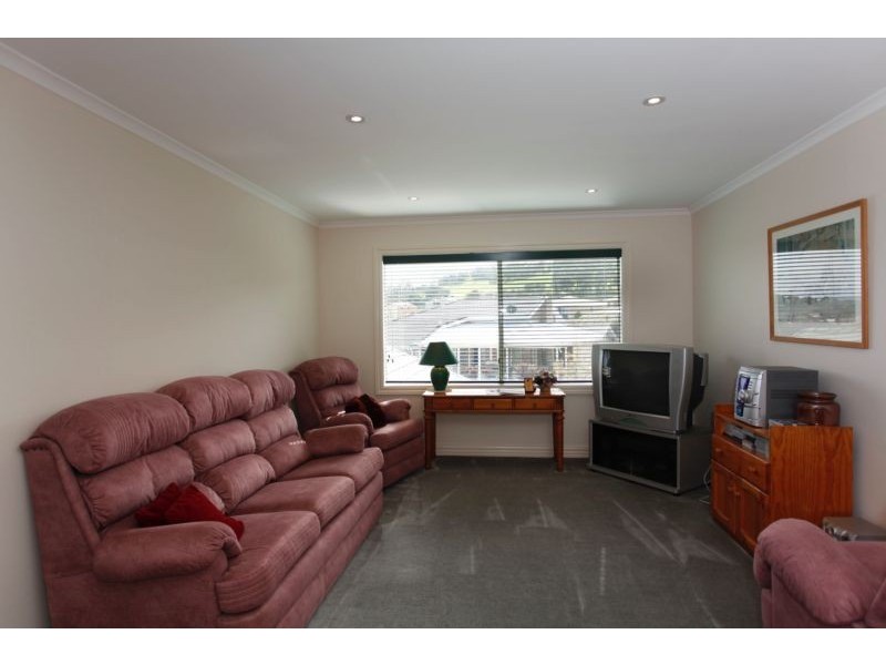 66 Montbrae Circuit, Narre Warren VIC 3805