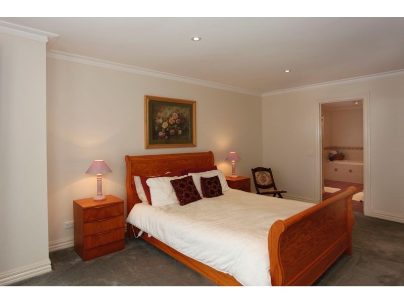 66 Montbrae Circuit, Narre Warren VIC 3805