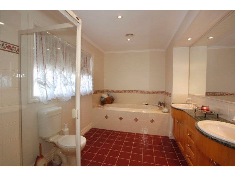 66 Montbrae Circuit, Narre Warren VIC 3805