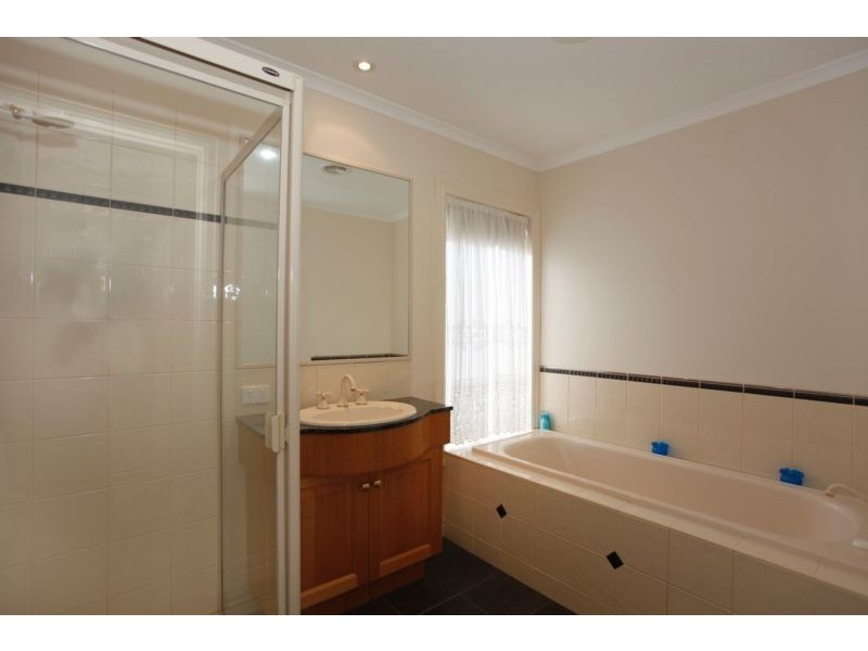 66 Montbrae Circuit, Narre Warren VIC 3805