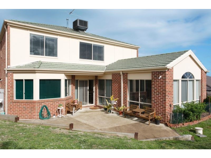 66 Montbrae Circuit, Narre Warren VIC 3805