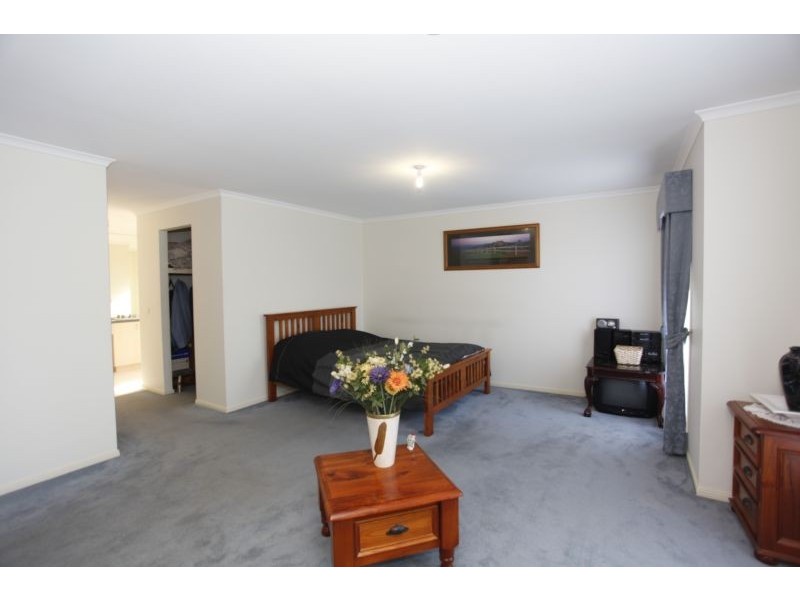 41 Sherwood Road, Narre Warren South VIC 3805