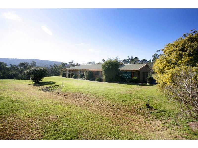 24 Larmour Rd, Pakenham VIC 3810