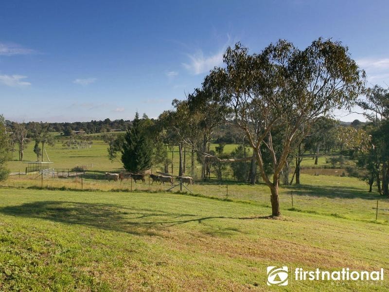 24 Larmour Rd, Pakenham VIC 3810