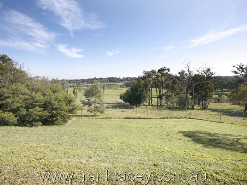 24 Larmour Rd, Pakenham VIC 3810