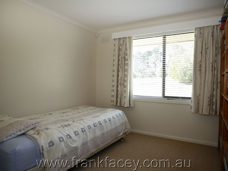 24 Larmour Rd, Pakenham VIC 3810