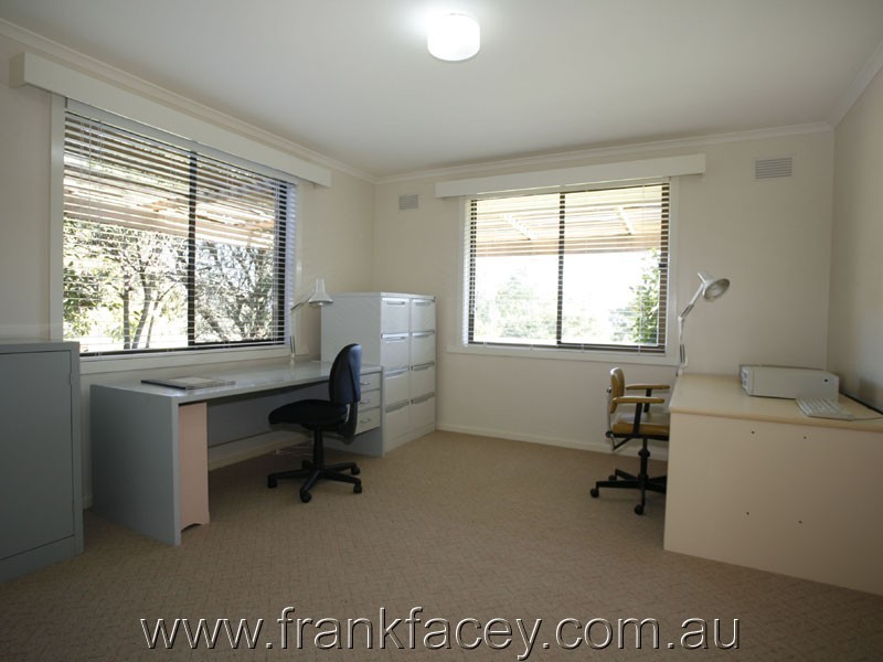 24 Larmour Rd, Pakenham VIC 3810