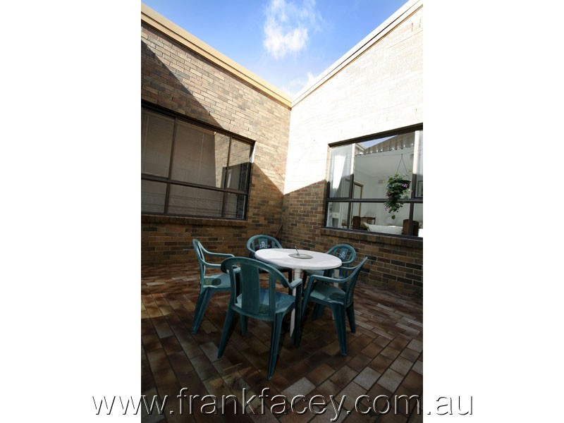 24 Larmour Rd, Pakenham VIC 3810