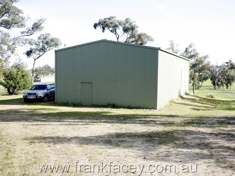 24 Larmour Rd, Pakenham VIC 3810