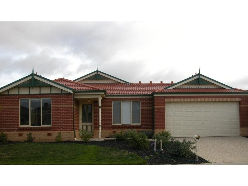 26 Flash Dan Drive, Cranbourne East VIC 3977