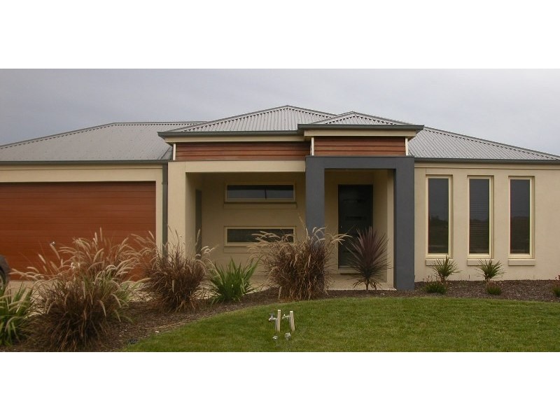 13 Ben Hall Street, Cranbourne East VIC 3977
