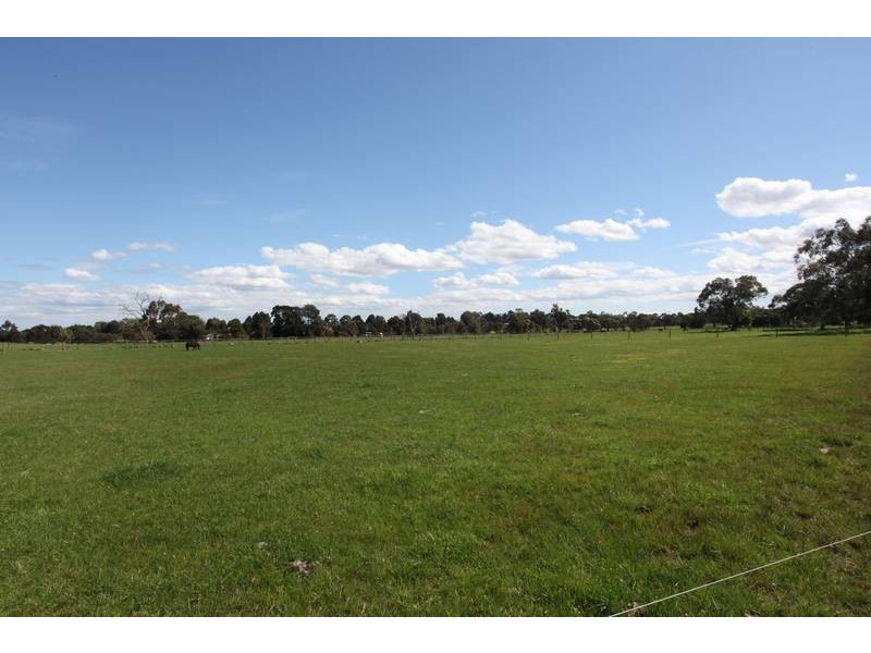 427 Brown Road, Officer VIC 3809