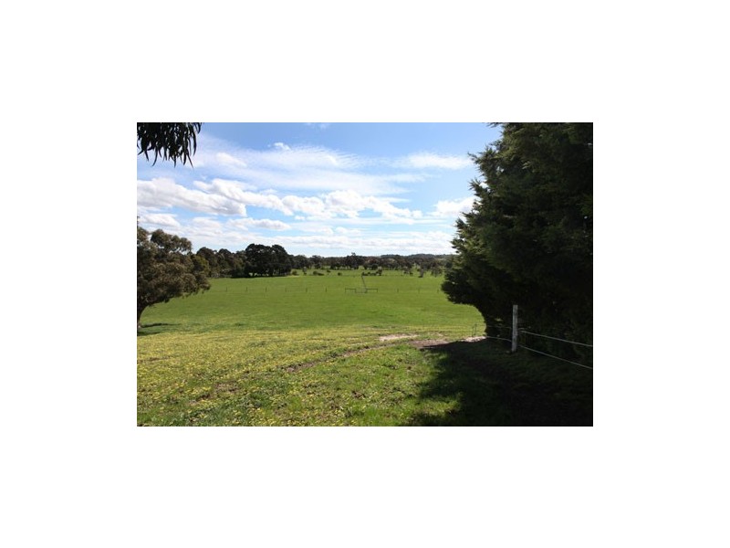 427 Brown Road, Officer VIC 3809