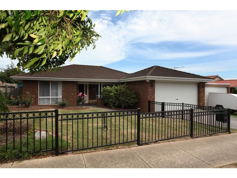 83 Bellevue Drive, Berwick VIC 3806