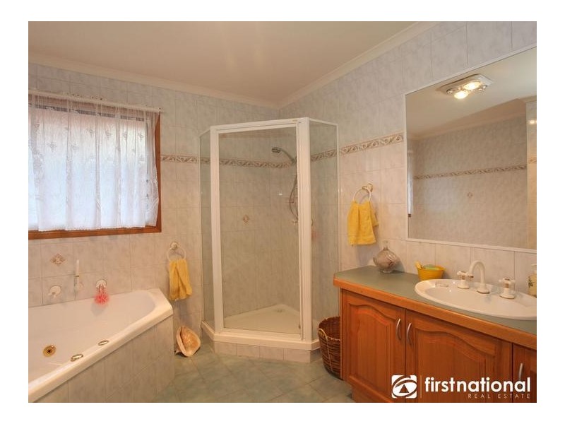 1 Charmouth Place, Narre Warren South VIC 3805