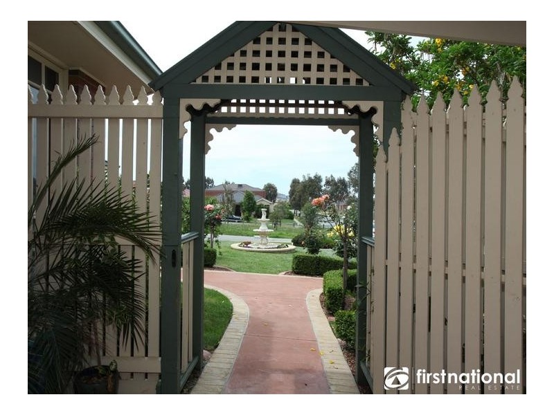 1 Charmouth Place, Narre Warren South VIC 3805
