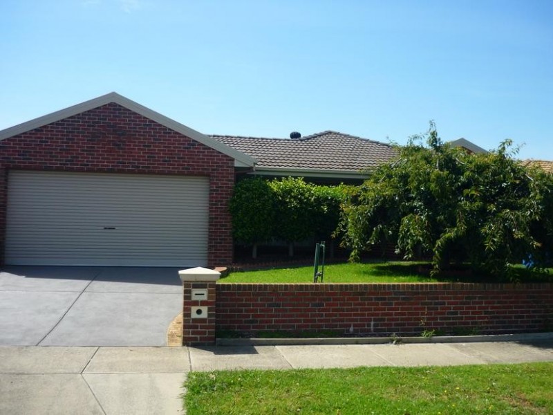 42 Bellevue Drive, Berwick VIC 3806