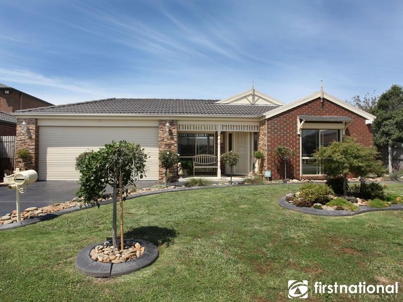 10 Kalastaire Grove, Berwick VIC 3806