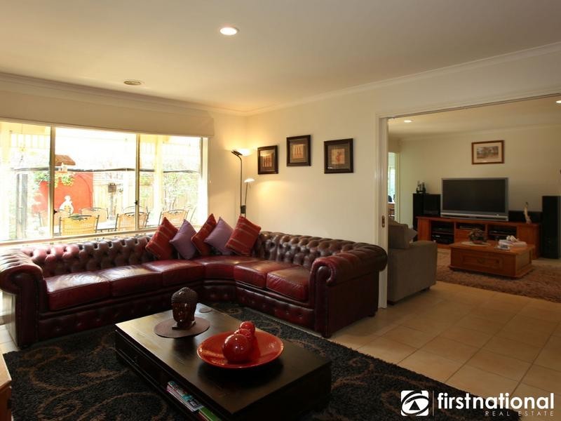 10 Kalastaire Grove, Berwick VIC 3806