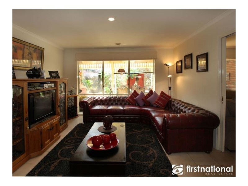 10 Kalastaire Grove, Berwick VIC 3806