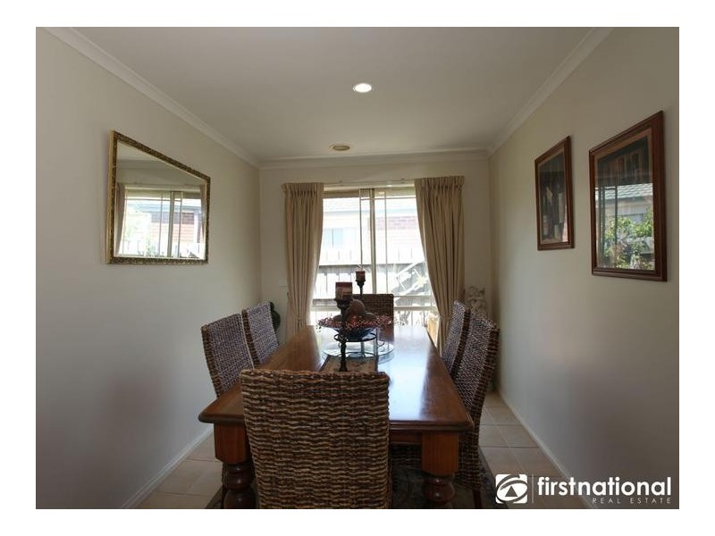 10 Kalastaire Grove, Berwick VIC 3806