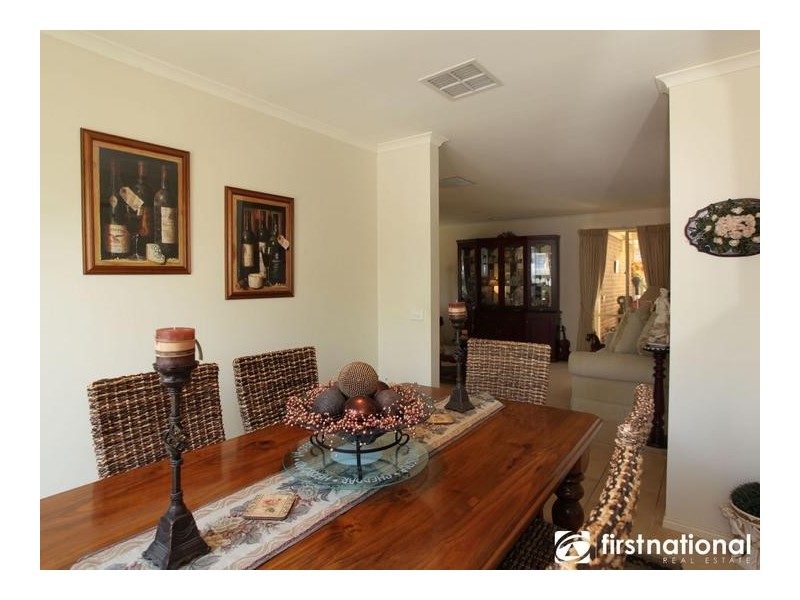 10 Kalastaire Grove, Berwick VIC 3806